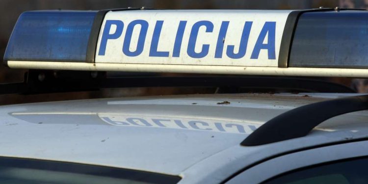 Devet navijača Sarajeva uhapšeno zbog napada na ‘Škripare’, napali ih drvenim palicama, kamenjem i suzavcom
