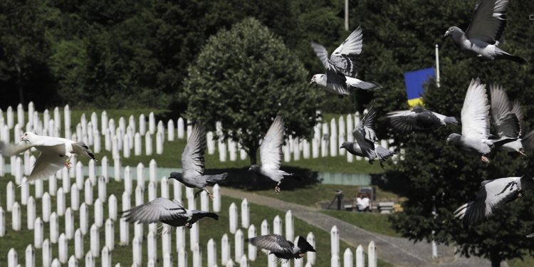 Memorijalni centar Srebrenica: U RS uvode veličanje zločinaca Mladića i Karadžića, podstiče se etnička mržnja