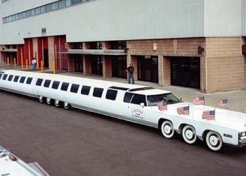 Najduži automobil na svijetu: Za upravljanje zadužena dvojica vozača