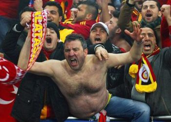 Navijači Galatasaraya dobili vanredno obavještenje da se okupe večeras na aerodromu u Istanbulu. I da, sve će da gori