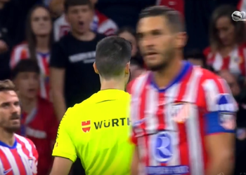 Nestvarne scene iz Madrida: Navijači prekinuli derbi Atletico – Real. Nakon 20 minuta susret nastavljen, završilo neriješeno