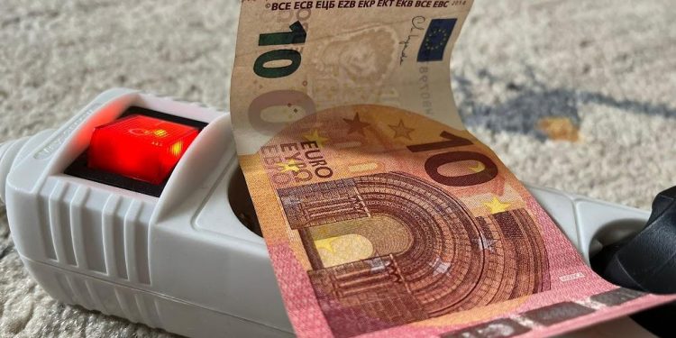 Njemački ministar: Snizio bih troškove struje ali ne znam kako!?