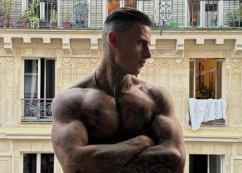 Njemački vatrogasac istetovirao cijelo tijelo: ‘Zbog obećanja mami, neću lice’