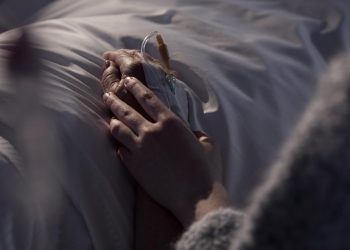 Ovih 6 nevjerovatnih fenomena većina ljudi doživi neposredno prije smrti