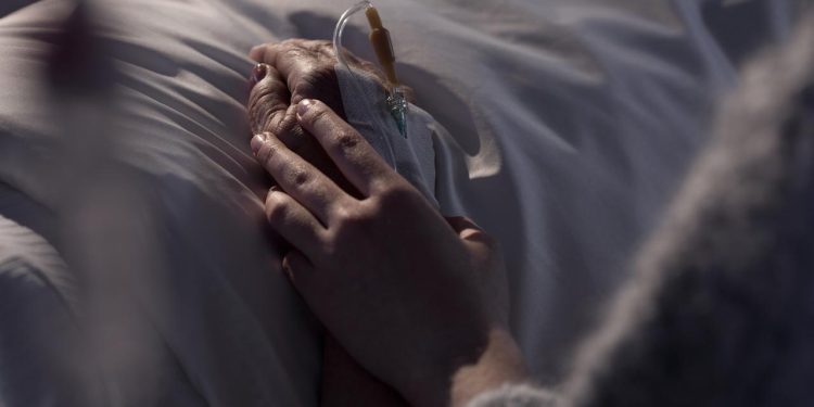 Ovih 6 nevjerovatnih fenomena većina ljudi doživi neposredno prije smrti