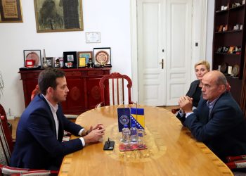 Premijer Uk u oproštajnoj posjeti rektoru Škrijelju: Ponosni smo saradnjom UNSA i Vlade KS