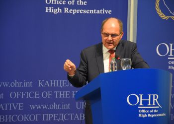 Schmidt govorio u Pragu: Uzalud olakašavanje iz EU ako vlasti u BiH odmah ne ubrzaju tempo. Moraju odmah početi s reformama