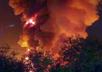 Veliki požar buknuo u Banja Luci: Dio grada ostao bez struje, gori skladište