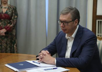 Vučić: Dan nacionalne zastave je praznik srpskog naroda, ma gdje on živio