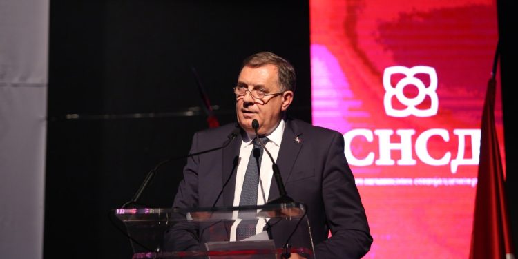 Zbog homofobnih i seksističkih Dodikovih izjava i zloupotrebe djece SNSD dodatno kažnjen sa 21.000 KM
