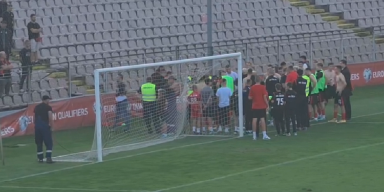 ‘Robijaši’ skinuli dresove igračima Čelika, postrojili ih, a onda im održali govor