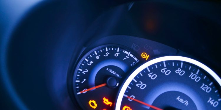 Ako vam se upali ovaj znak na kontrolnoj ploči, zaustavite auto i brzo kod mehaničara