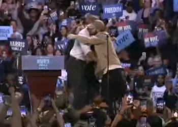 Barack Obama repao Eminemovu pjesmu ‘Lose Yourself’ na skupu Kamale Harris. Morate vidjeti da biste povjerovali