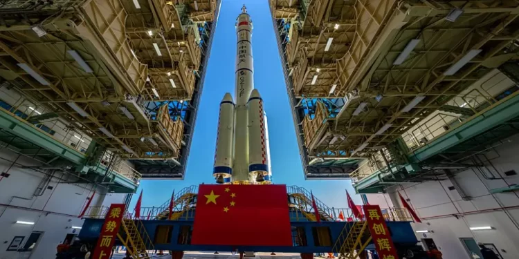 Kina lansirala svemirsku letjelicu Shenzhou-19 s tri astronauta