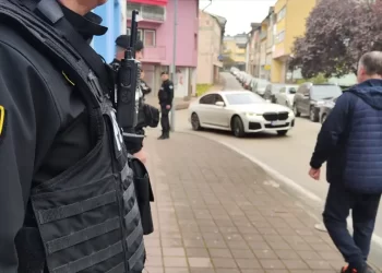 Novi detalji napada u Bosanskoj Krupi: Maloljetnik imao pokriveno lice. Jednog policajca nožem ubo u grudi, drugog u abdomen i glavu