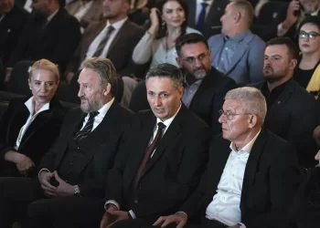 Otkud Bećirović između Izetbegovića i Džaferovića na skupu na koji ni Komšić nije došao