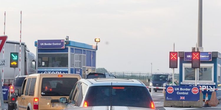 Ponovo odgođeno uvođenje sistema koji bi zamijenio pečatiranje pasoša na granicama: Tri vodeće EU zemlje nisu spremne