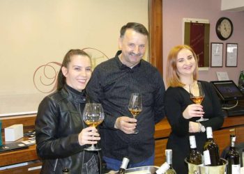 Povratak završava berbu u svojim vinogradima. Očekuju se vina izuzetne kvalitete