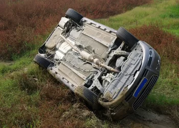 Prevrnuo se policijski automobil tokom potrage za ubicom