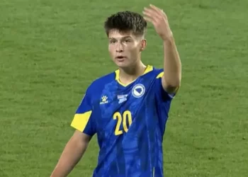 Publika na stadionu glasno skandirala ono što se svi pitaju: Gdje je večeras bio Esmir Bajraktarević?