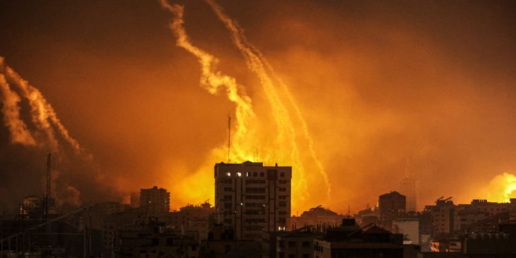Sirene za uzbunu u Tel Avivu. Hezbollah raketama zasuo izraelski grad