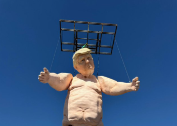 Statua golog Donalda Trumpa postavljena u Las Vegasu