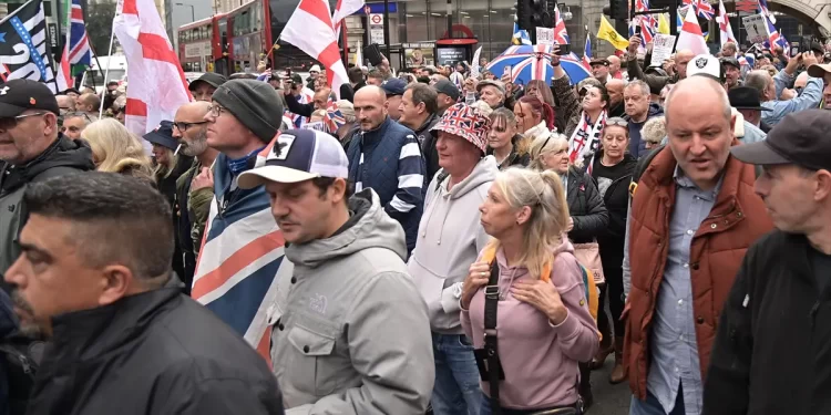 Stotine Britanaca na protestu krajnje desnice u Londonu