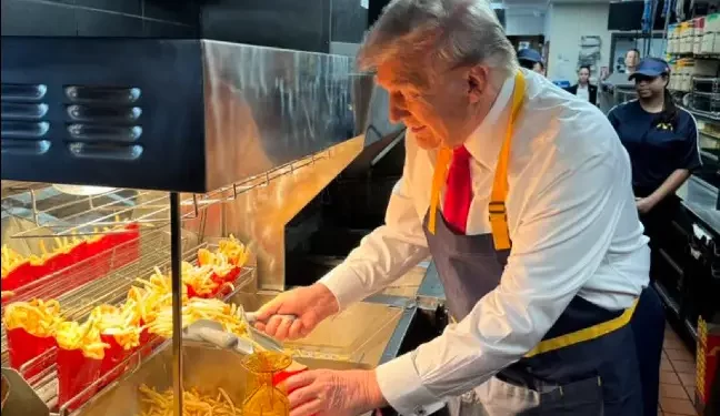 Trump otišao u McDonald's da poslužuje hranu. Ruga se Kamali Harris