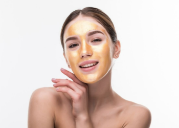 Tvrde da ova ‘zlatna’ maska za lice donosi sjaj koži. Evo kako je napraviti