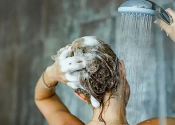 Znate li šta je ‘No poo’ metoda pranja kose? Ima li smisla prestati koristiti šampone?