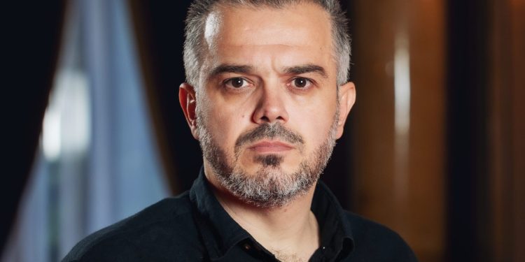 Ammar Jažić za Raport: Rastao uz legende Tomu Zdravkovića i Safeta Isovića, sada komponira prvu bh. kraljevsku operu