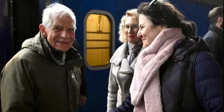 Borrell u Kijevu: Ukrajini potrebna veća podrška i dopuštenje da može napadati ciljeve u Rusiji