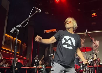 EKV Tribute sa Žikom Todorovićem u Slozi: Kad se pojavio specijalni gost nastao je haos