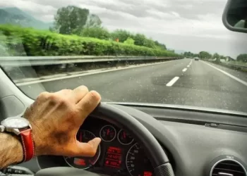 Google osmislio sistem koji bi preuzeo kontrolu nad autom ako ste loš vozač