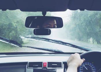 Instruktor vožnje podijelio trik uz koji se vjetrobransko staklo neće zamagliti