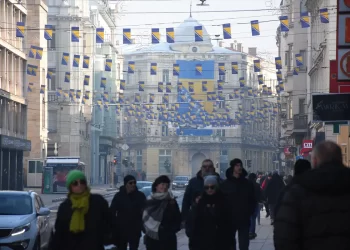 Istraživanje provedeno u BiH: Građani ne vjeruju institucijama i političarima, 70 posto ih želi u EU