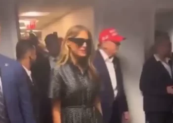 Melania i Donald Trump glasali zajedno na Floridi, pojavile se bizarne teorije zavjere