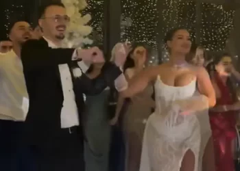 Mlada na svadbu došla u vjenčanici iz koje su joj ispala bujna prsa, svi su gledali u nju niže od lice: ‘Ha, mogla je doći u grudnjaku i gaćicama’