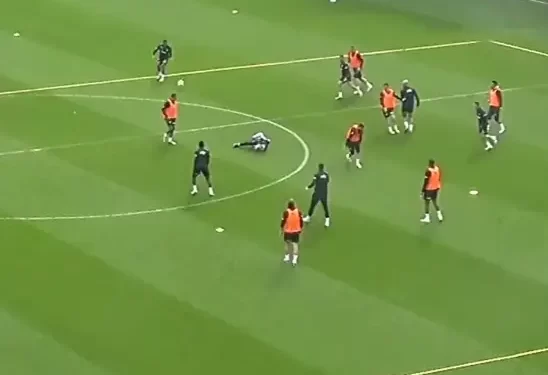 Neobična situacija na treningu Fenerbahčea, igrač u duelu pokosio Mourinha