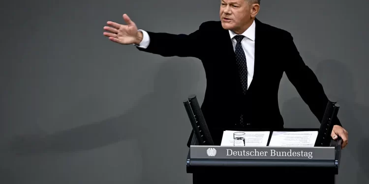 Njemačku potresa kriza vlade, a Scholz najavljuje da će “plesati s kim god je u sobi” kad su ga pitali za Trumpa