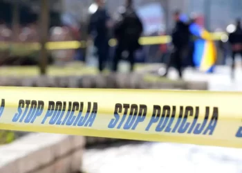 Odlomio se dio zgrade u strogom centru Zagreba, na terenu vatrogasci i komunalci