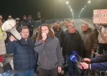 Ponovo je napeto u Novom Sadu: Prijavljena otmica troje ljudi, Ješić pozvao građane do dođu ispred policijske stanice