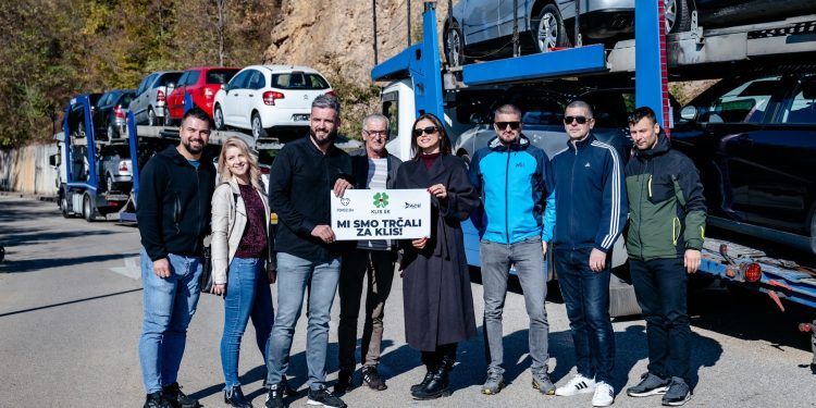 Porodice iz Klisa dobit će 15 automobila. Posjetila ih i Amra Džeko