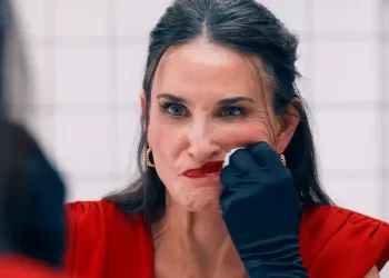 Raportova recenzija nedjeljom | The Substance: Film toliko strašan da ljudi uznemireno napuštaju kina, a neki i povraćaju