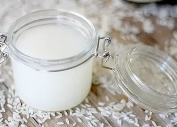 Tajni eliksir za blistavu kožu i zdravu kosu: Zašto je rižina voda neizostavna u rutini njege?