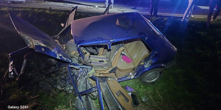 Teška nesreća u BiH: Više povrijeđenih osoba, oba vozila potpuno uništena. Vatrogasci izvlačili povrijeđene