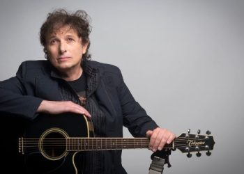 Velika ispovijest Zije Valentina (65) za Raport: U Sarajevo dolazim na infuziju. U krevet idem s gitarom. Mati bi me se odrekla…