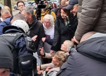 Drama u Novom Sadu: Studenti zauzeli Rektorat, rektor se zaključao i dva sata nije htio izaći