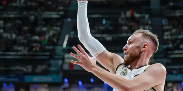 Džanan Musa imao zapažen nastup u derbiju protiv Barcelone