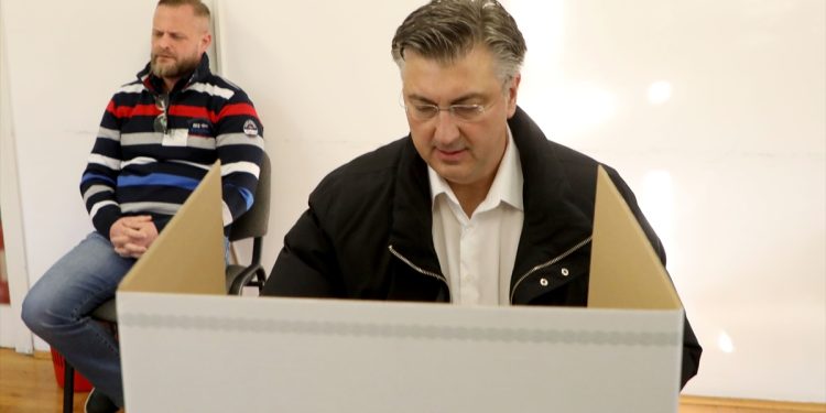 HDZ-ov kandidat potučen na izborima u Hrvatskoj, našli krivca za debakl Primorca